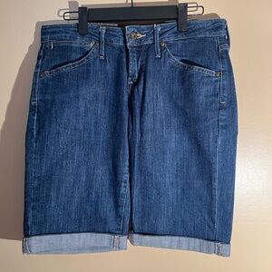 Women’s Levi’s 545 Bermuda Blue Jean Shorts Size 4